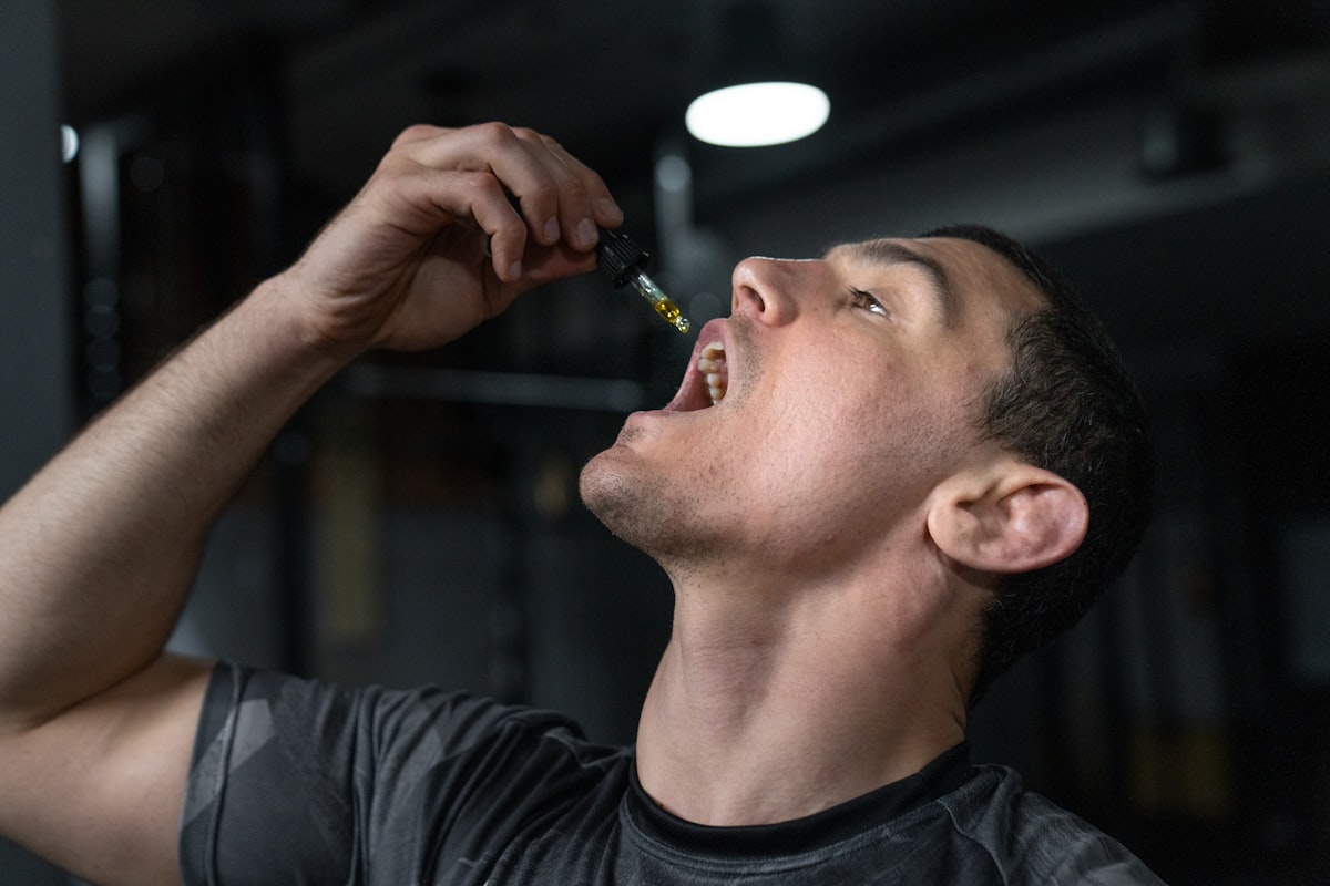 Athlète en entraînement avec nutrition optimale